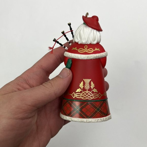 2017 Hallmark Scotland Member Santa from Around the World Ornament W/ Box - Picture 4 of 12
